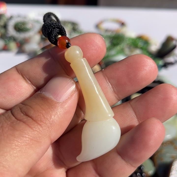 和田玉颈饰未镶嵌