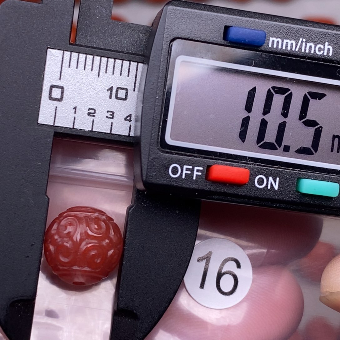 南红玛瑙未镶嵌配饰有瑕疵