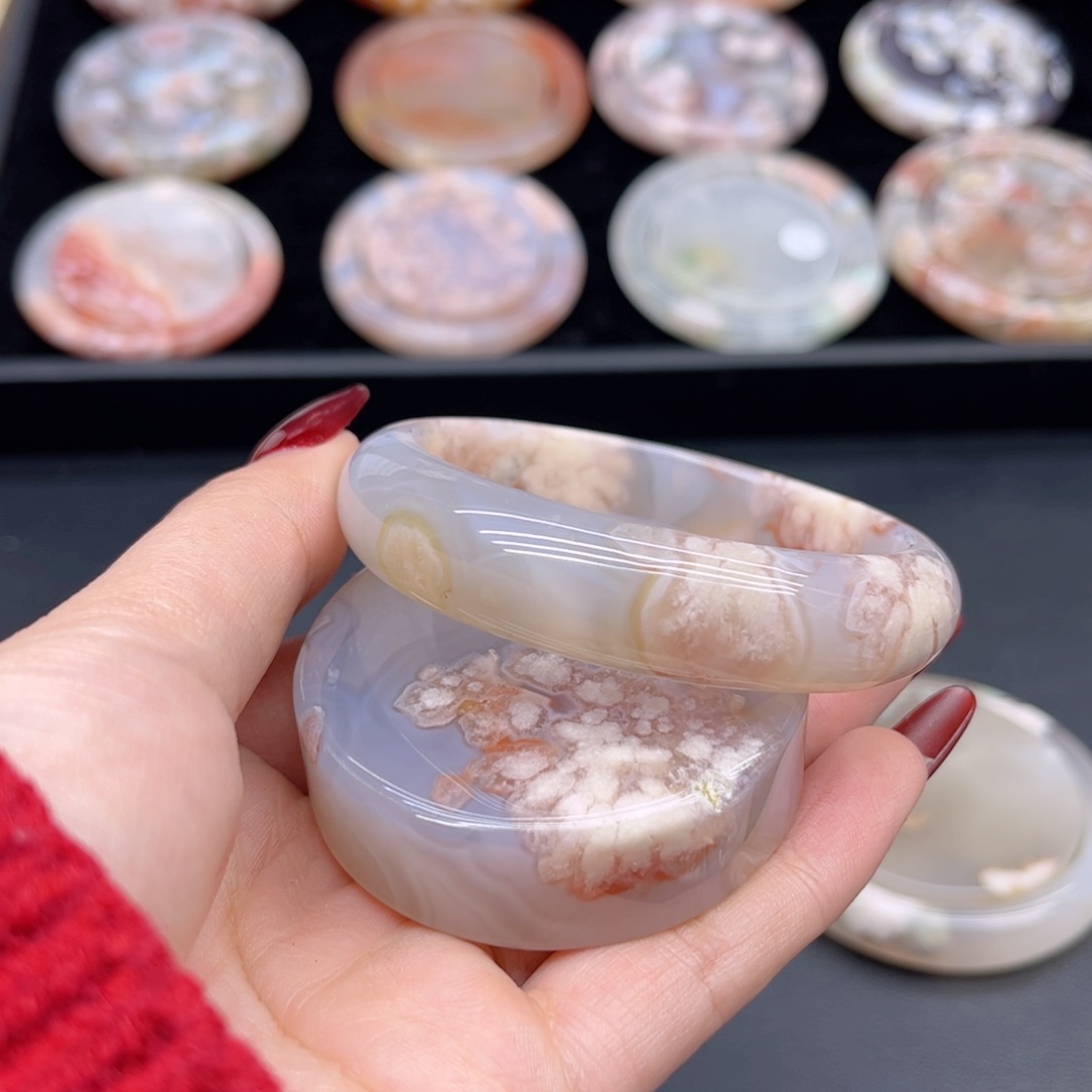 玛瑙/玉髓手镯未镶嵌55