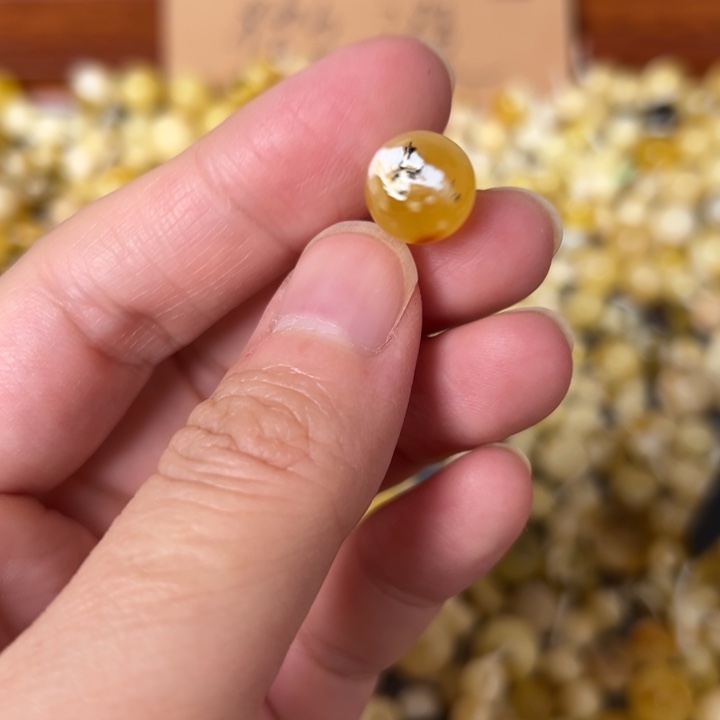 蜜蜡未镶嵌裸石10.7mm一个