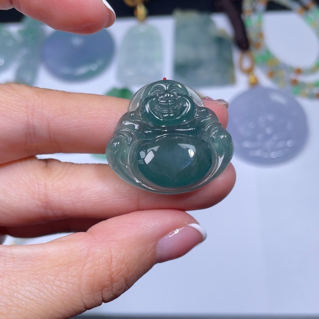 翡翠颈饰未镶嵌佛