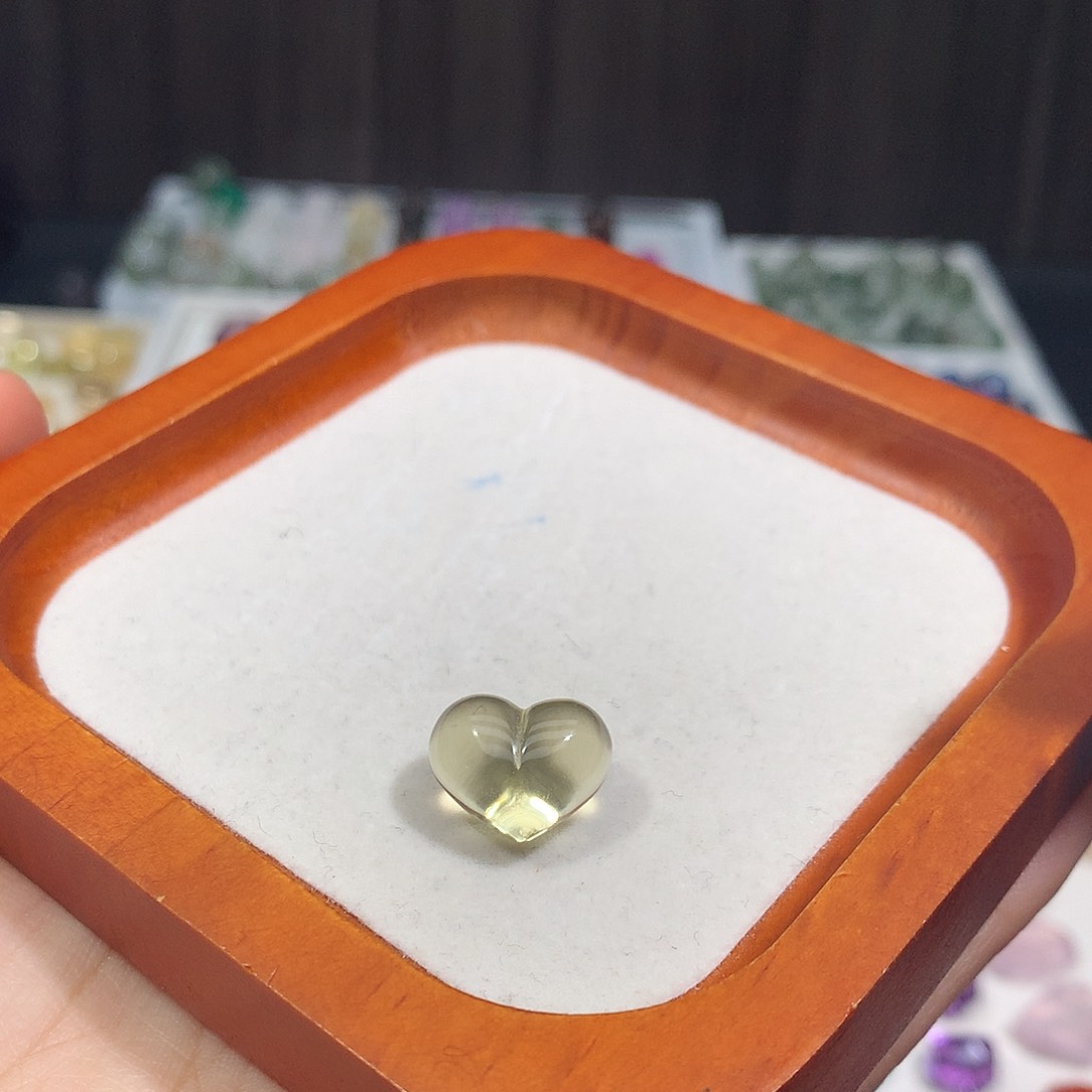 未镶嵌珠宝半成品水晶黄水屁桃打孔定制不退换