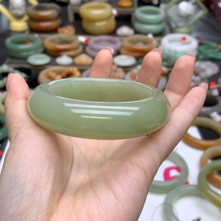 石英质玉手镯未镶嵌