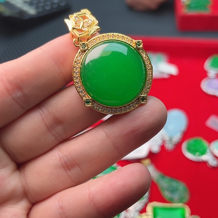 翡翠颈饰未镶嵌啊啊