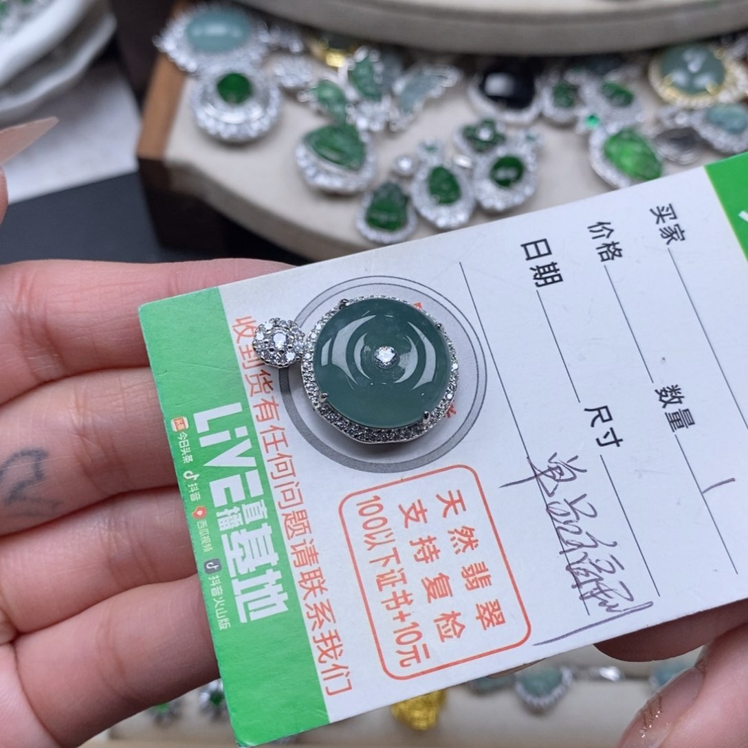 翡翠颈饰未镶嵌翡翠