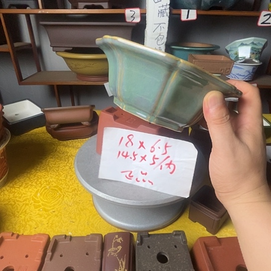 宜兴紫砂花盆一个