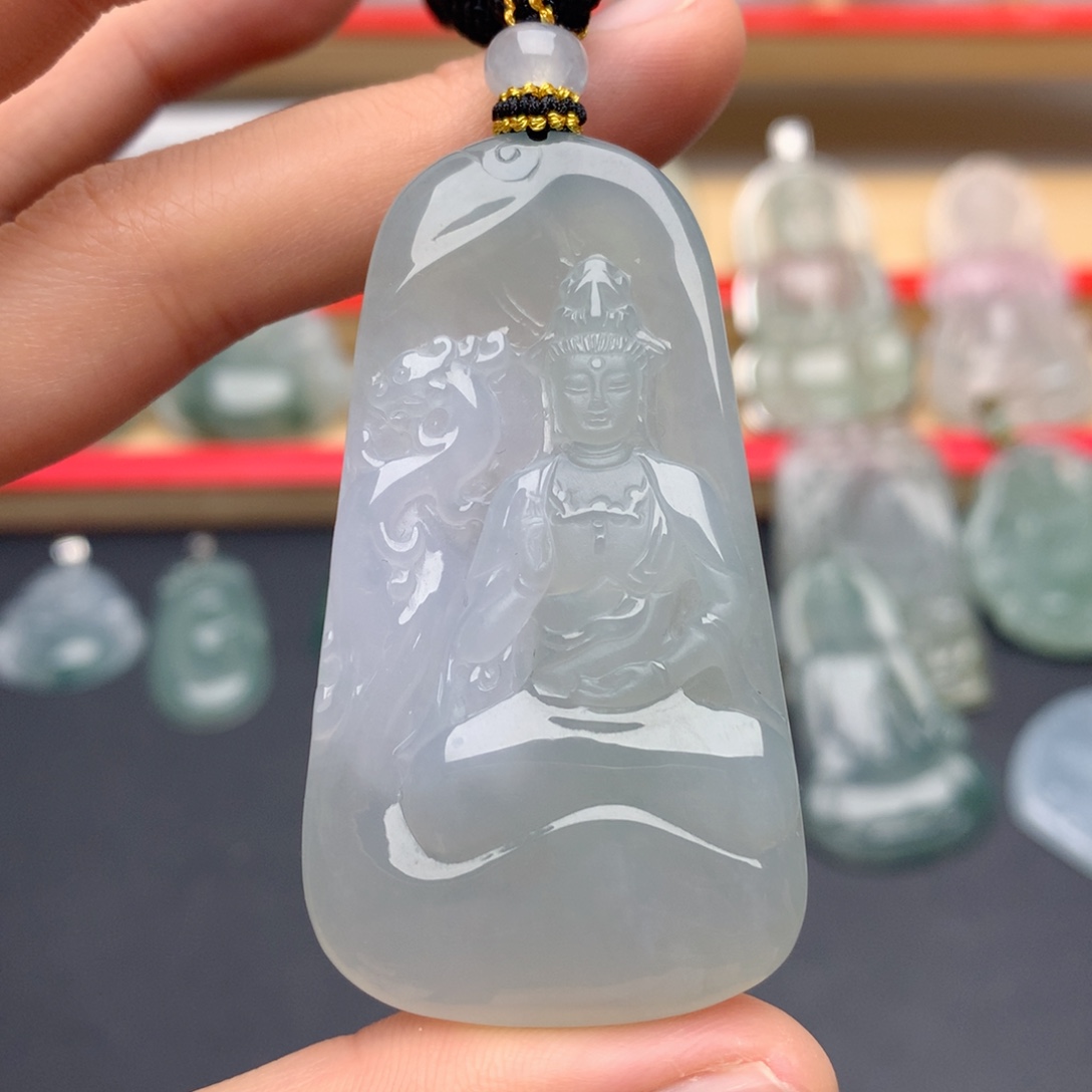 翡翠未镶嵌颈饰观音