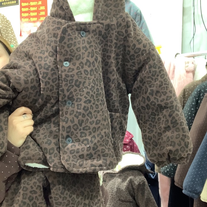 带扣豹纹儿童睡衣