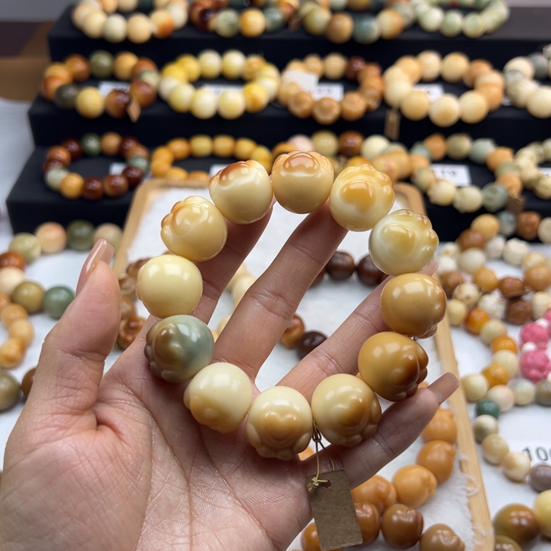 白玉菩提吊坠瑕疵22