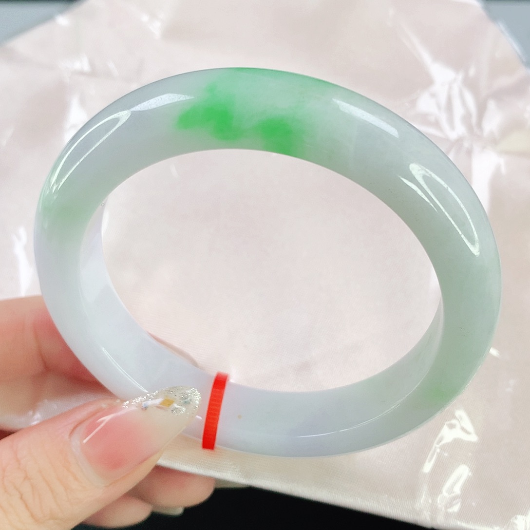 翡翠手镯未镶嵌56圈口