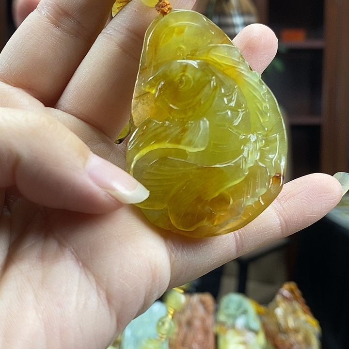 蛇纹石玉未镶嵌颈饰