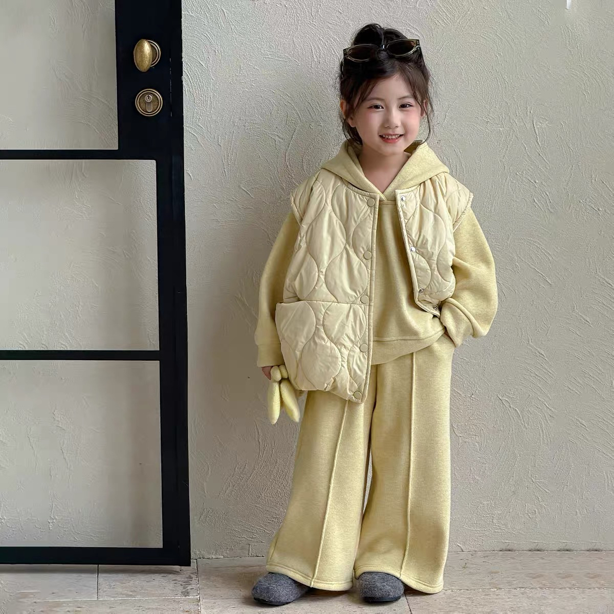 女童套装秋冬款2025新款洋气女孩宝宝冬季加绒加厚三件套儿童冬装