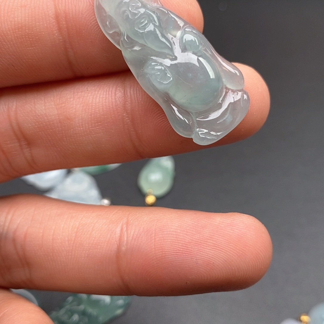 颈饰18K金镶嵌翡翠