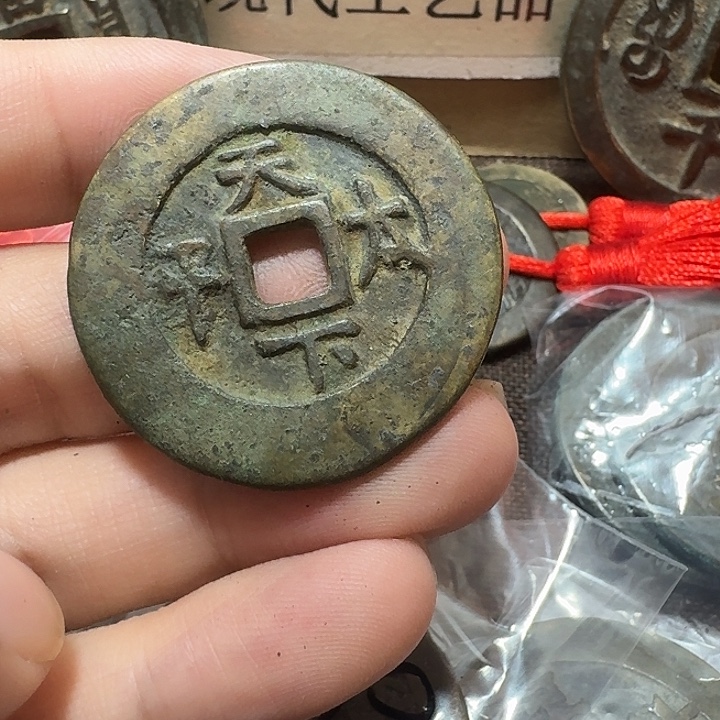 L***）铜现代工艺品花钱