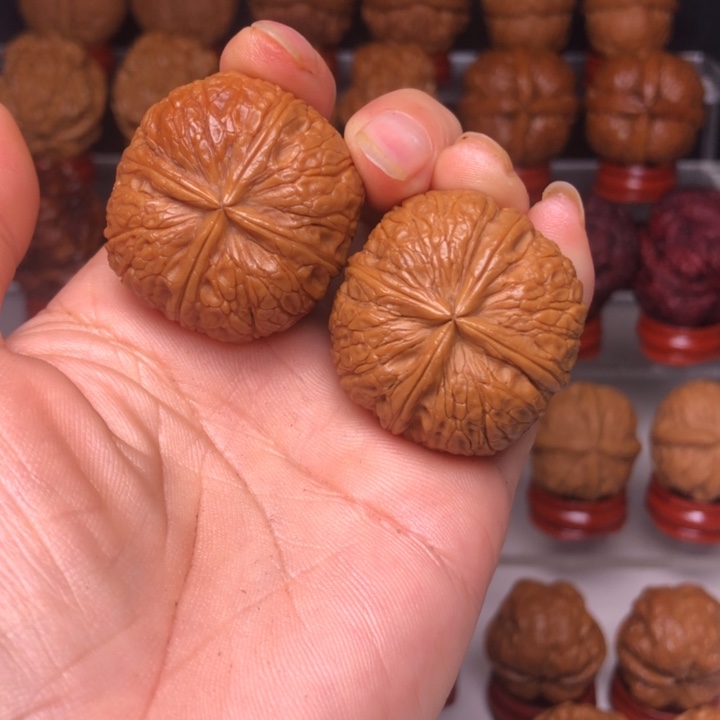 三***腻文玩核桃吊坠536状元红四楞