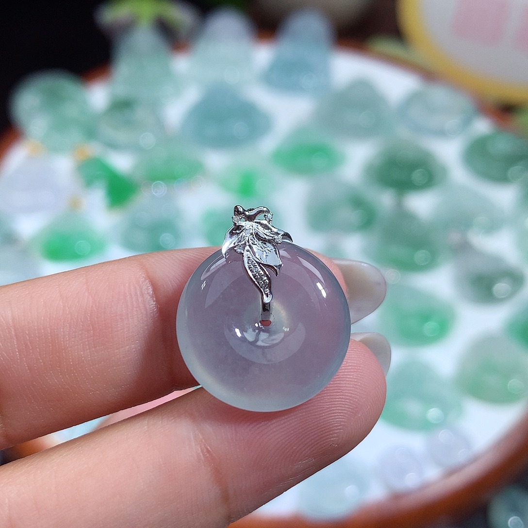 翡翠未镶嵌颈饰平安