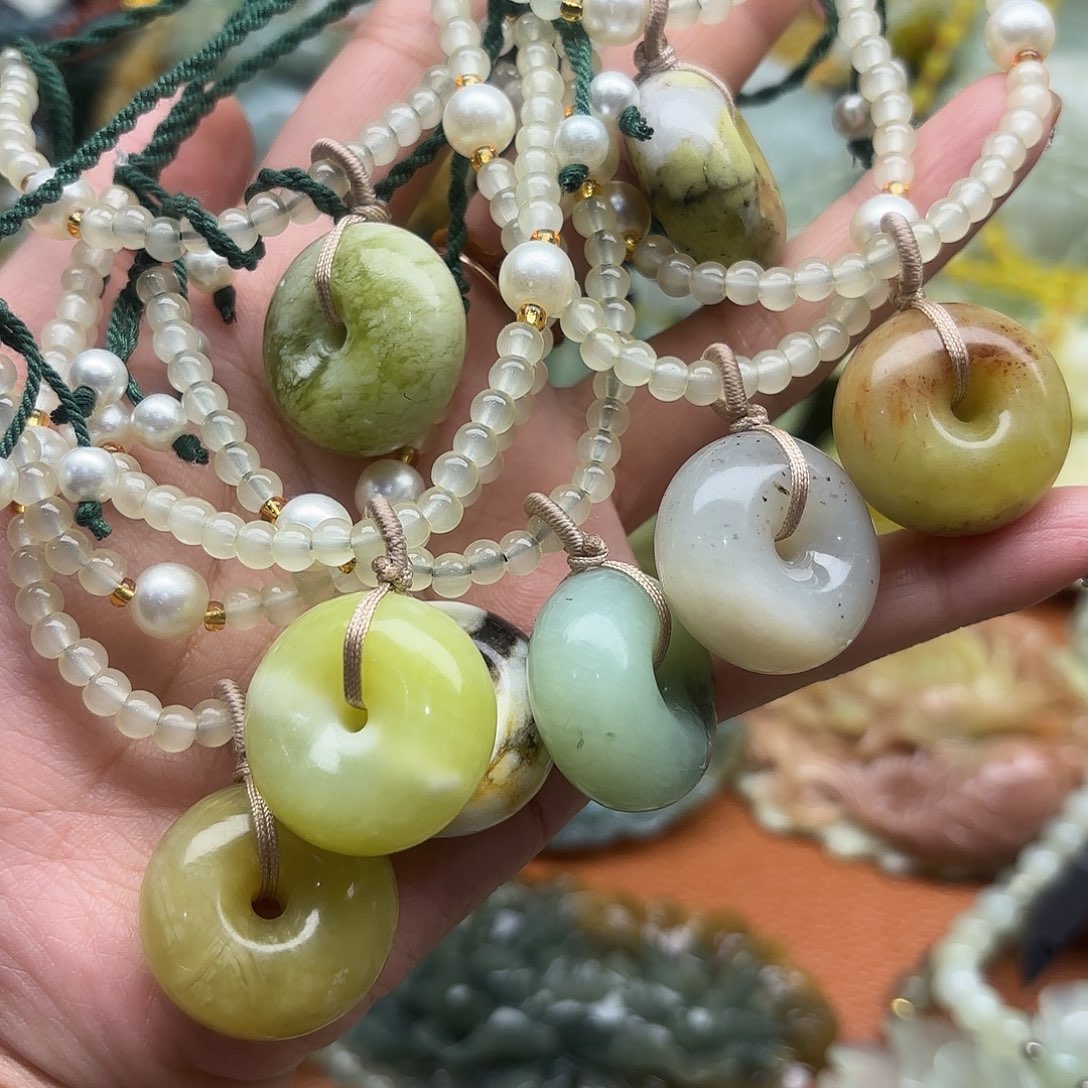 蛇纹石玉未镶嵌吊坠