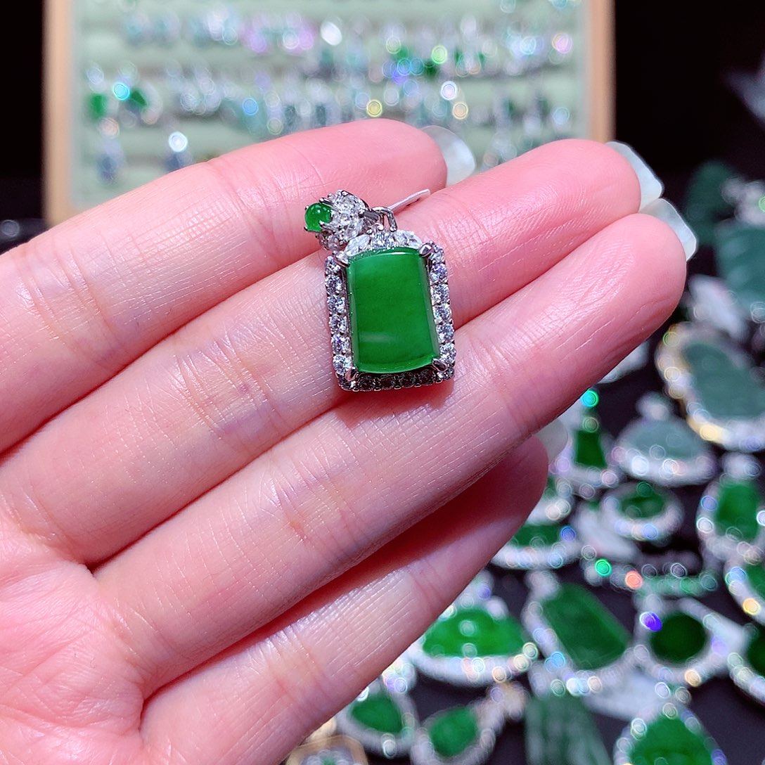 【闪购商品】翡翠吊坠(不含链)未镶嵌