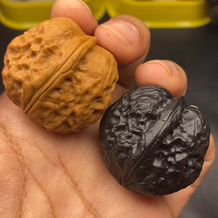 文玩核桃吊坠37尺帝王筋元宝