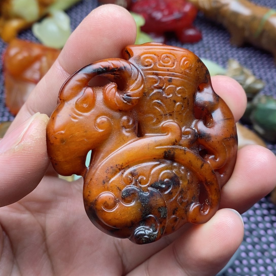 蛇纹石玉颈饰足银镀金镶嵌