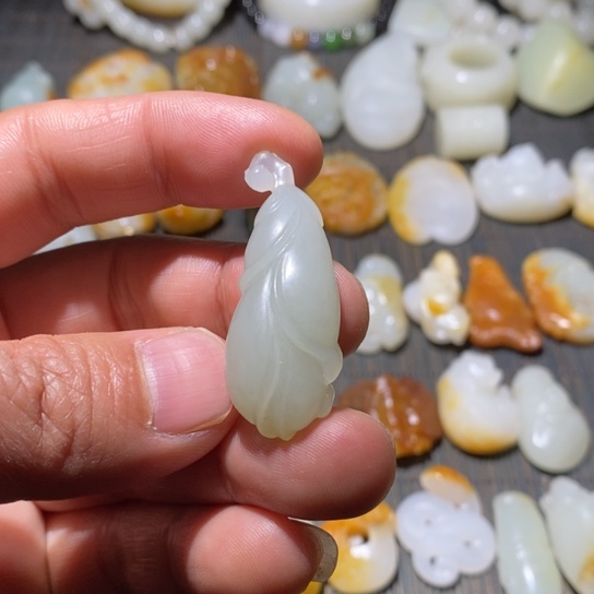 和田玉颈饰未镶嵌