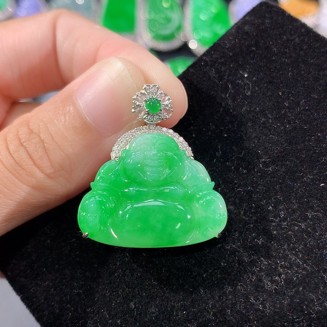 翡翠18K金镶嵌颈饰