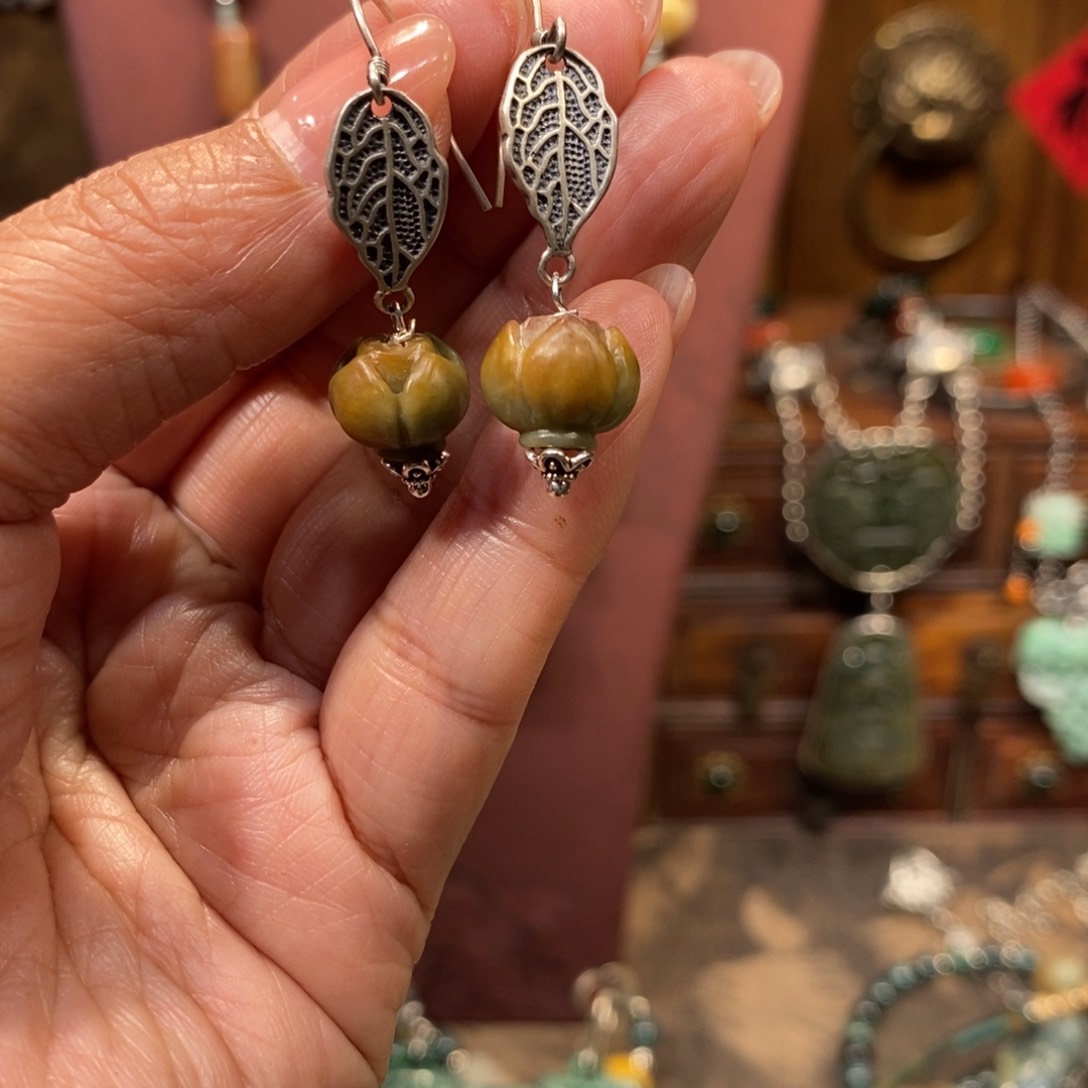 翡翠吊坠(赠链)未镶嵌