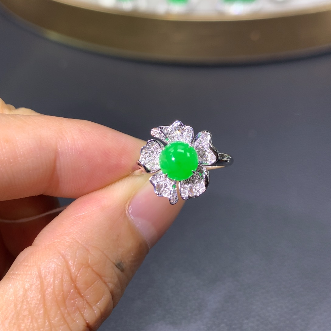 翡翠戒指18K金镶嵌翡翠