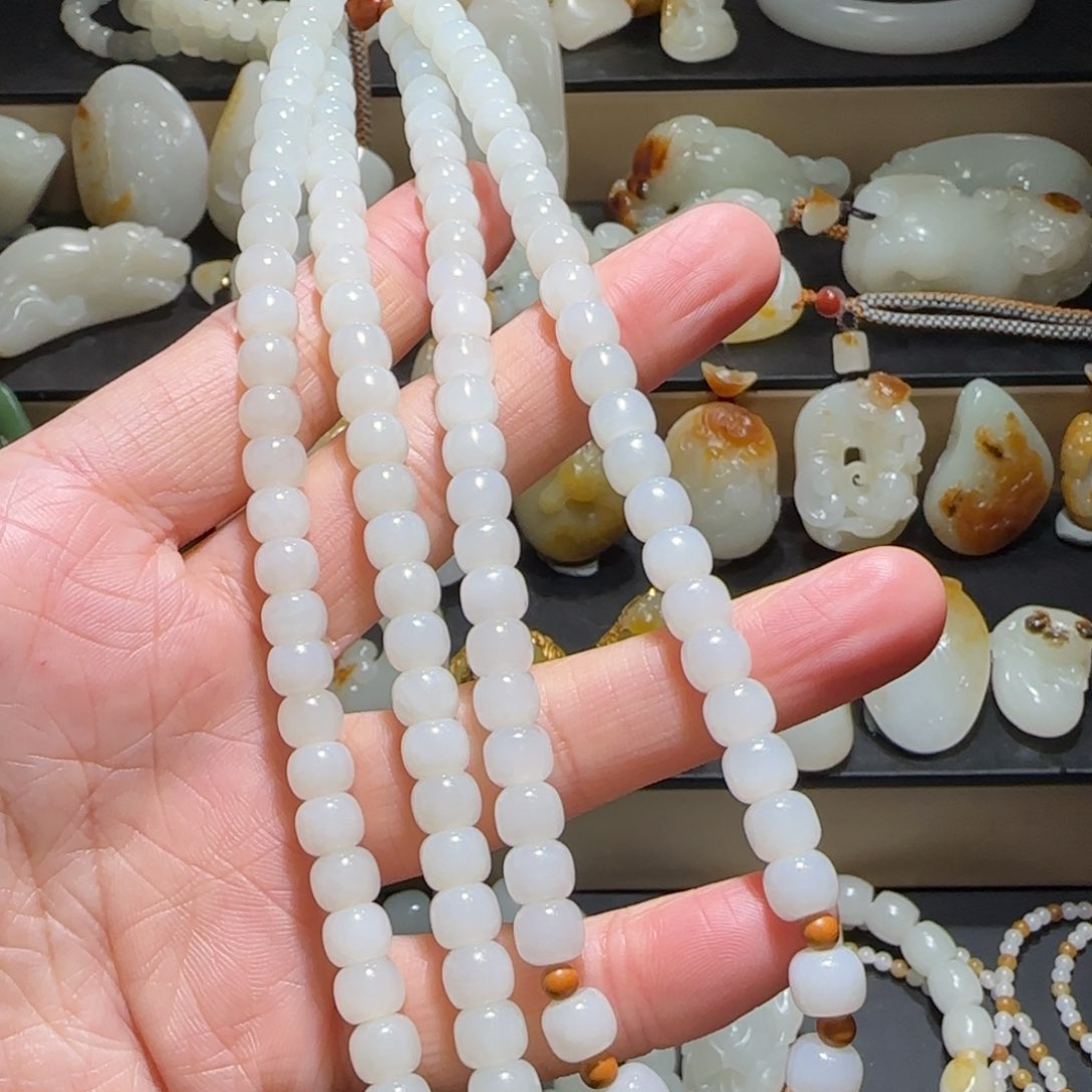 和田玉颈饰未镶嵌