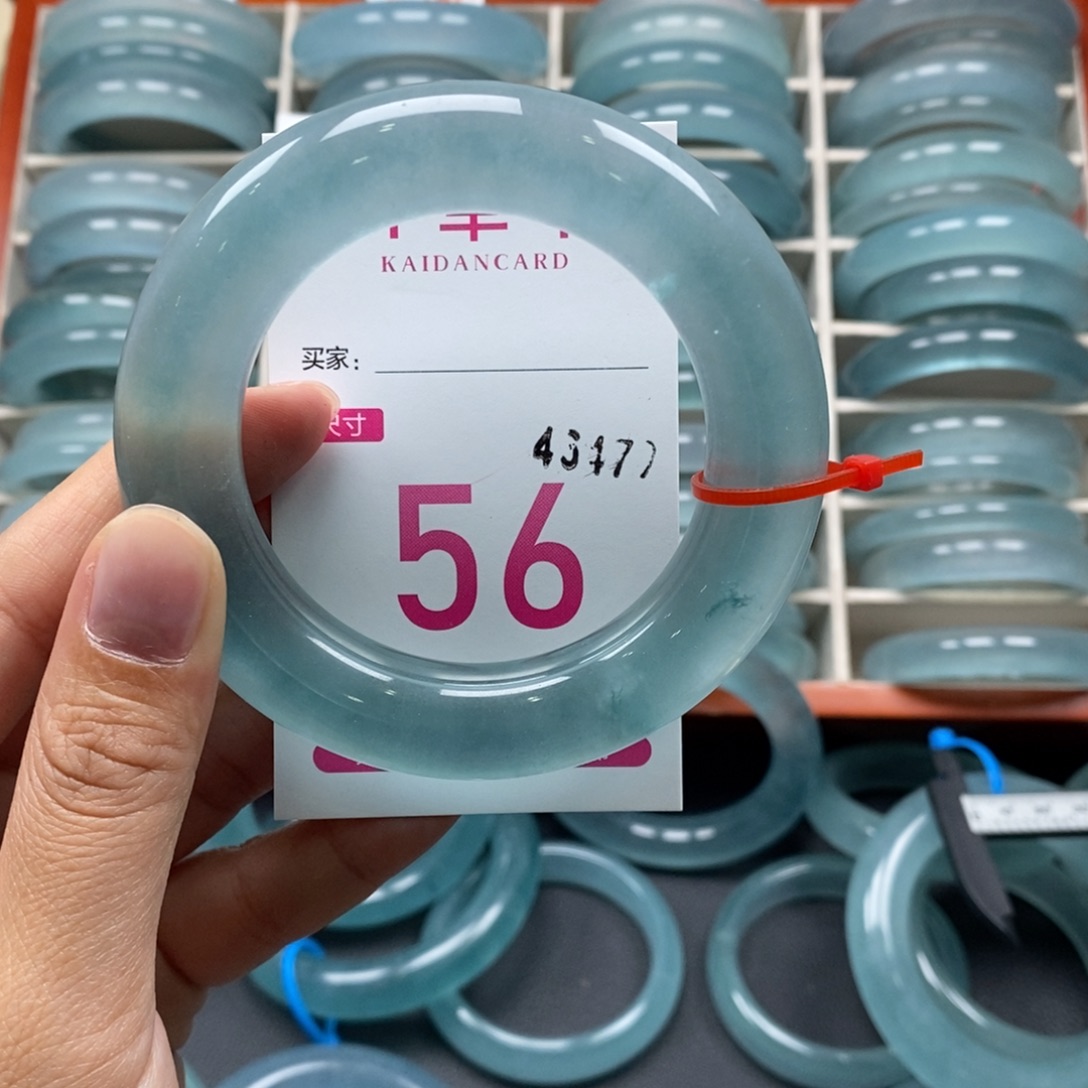 米***粥石英质玉未镶嵌手镯