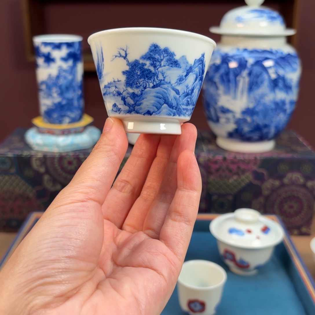 青花山水小马蹄杯