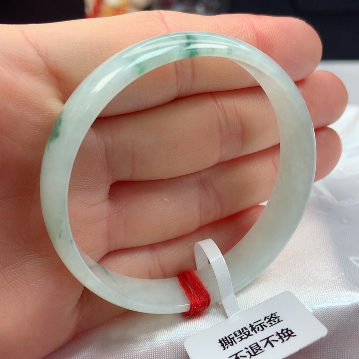 翡翠手镯未镶嵌51圈