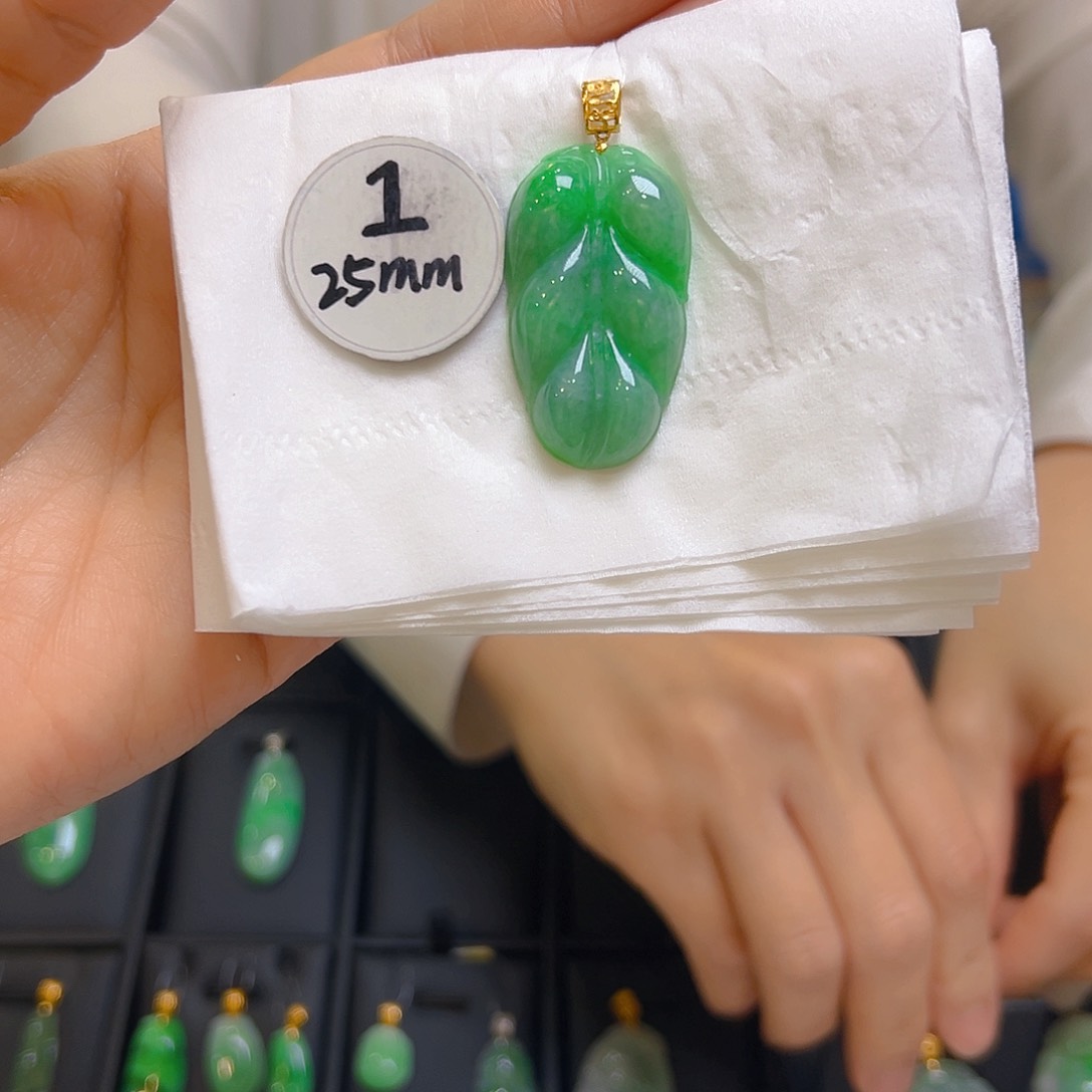 翡翠颈饰18K金镶嵌翡翠