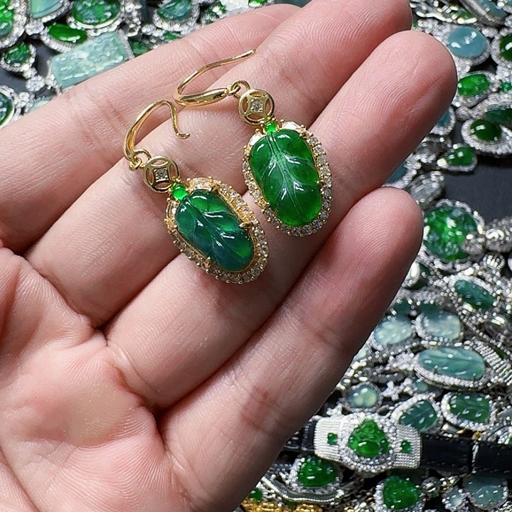 翡翠颈饰未镶嵌天然A货翡翠放漏