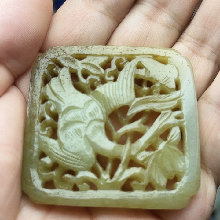 颈饰未镶嵌和田玉（青白玉）