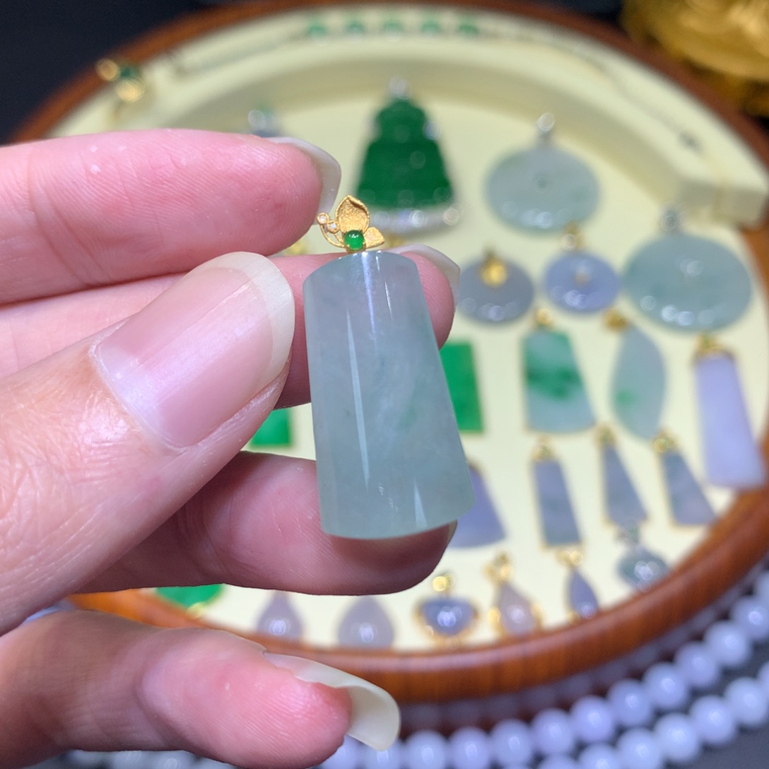 翡翠吊坠(不含链)未镶嵌