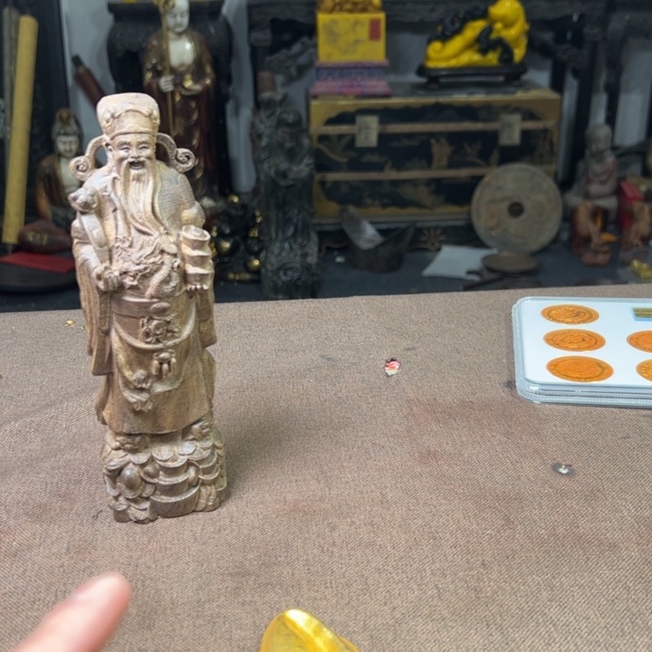 精品摆件工艺品等