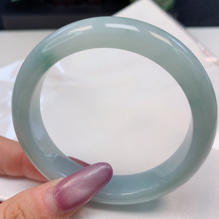 翡翠手镯未镶嵌55圈