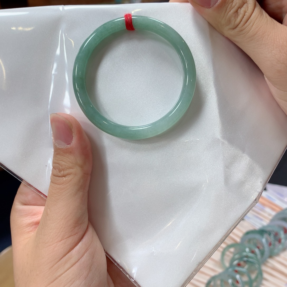 翡翠未镶嵌手镯翡翠