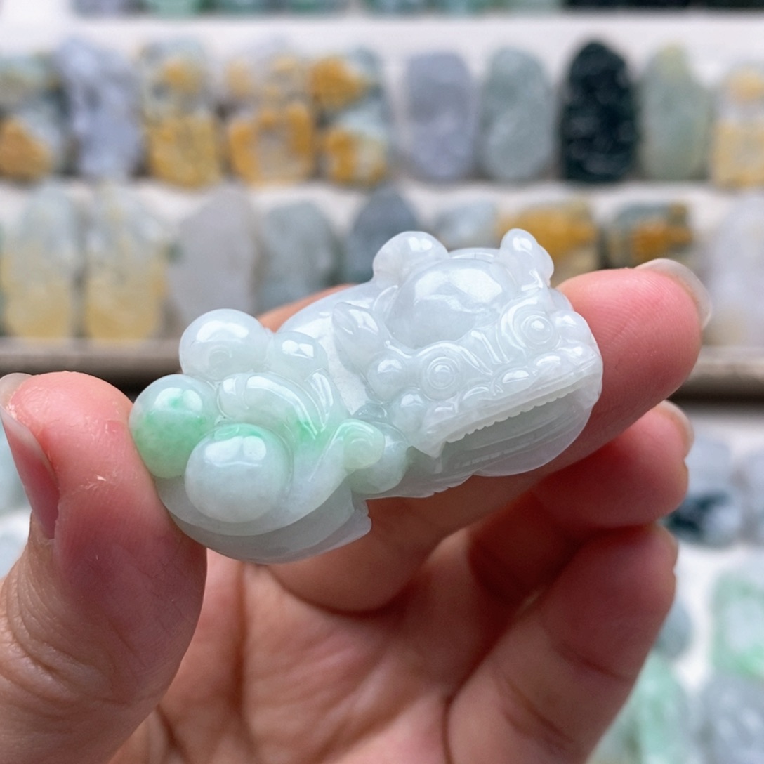 翡翠吊坠(赠链)未镶嵌