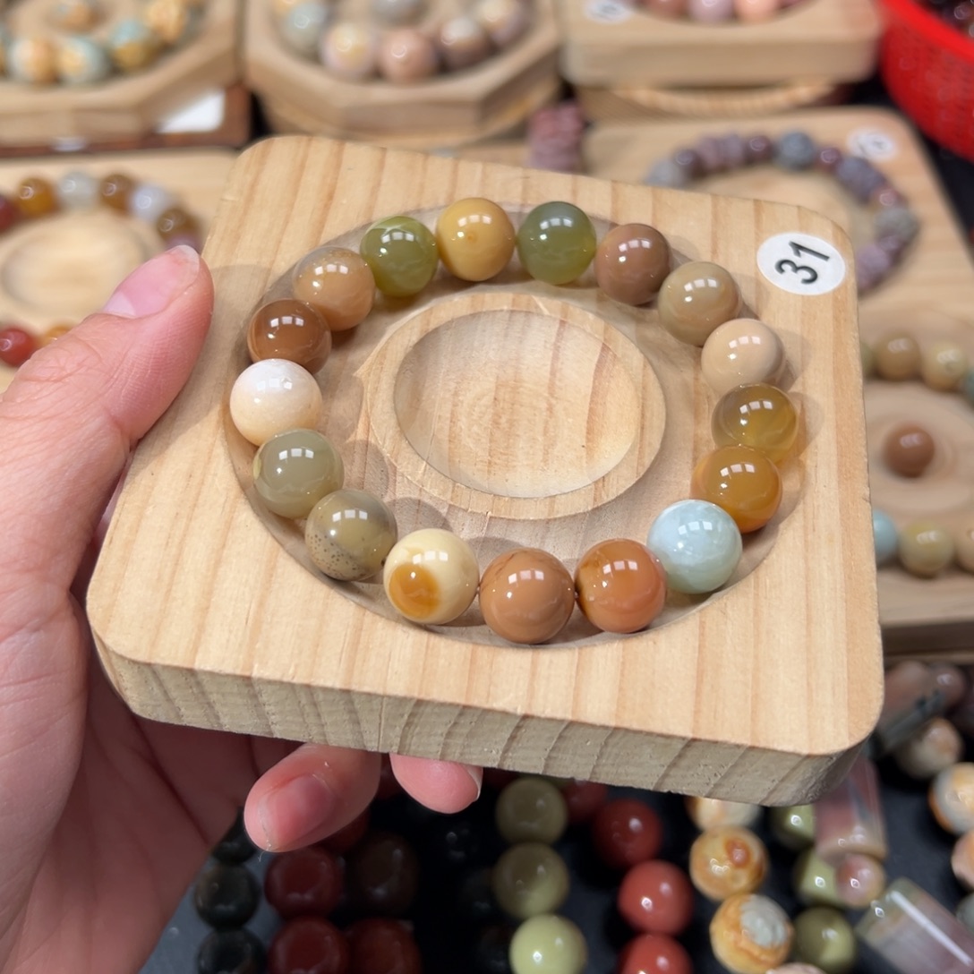 鑫***店石英质玉未镶嵌手链33