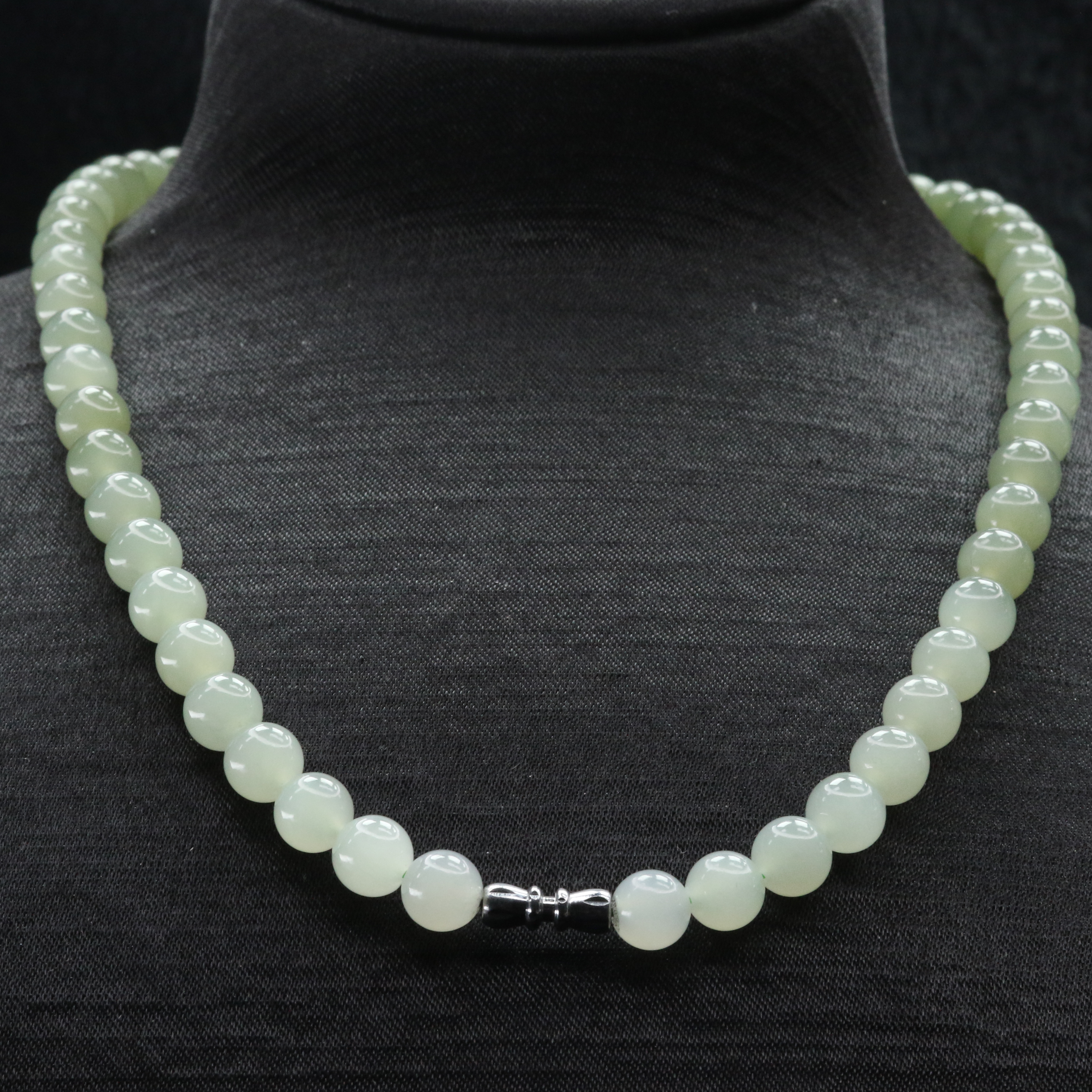 2和田玉晴水渐变长串/000663北京中保拍卖