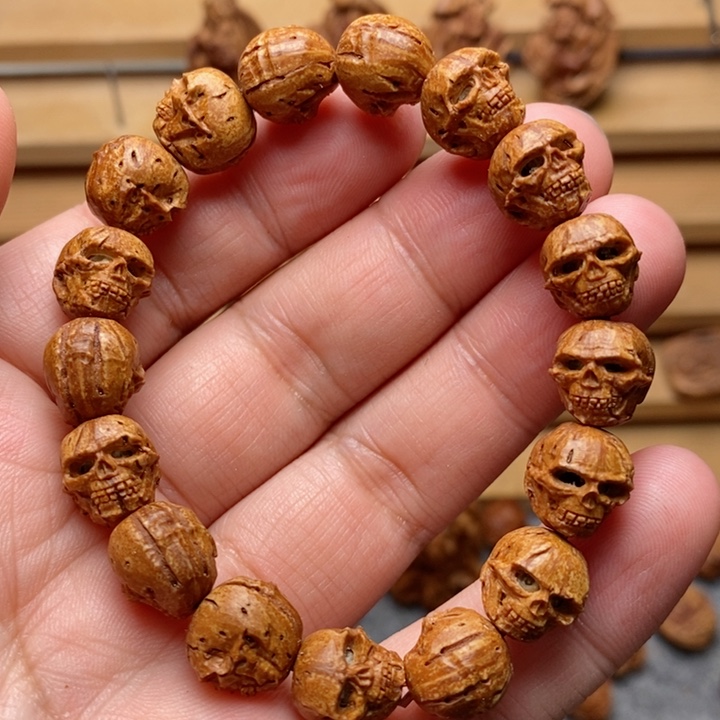 桃核手工雕刻骷髅路路通手串