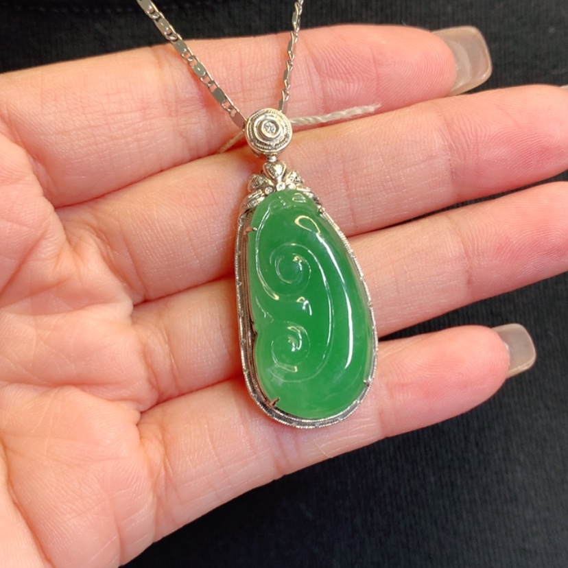 【闪购商品】颈饰18K金镶嵌翡翠如意