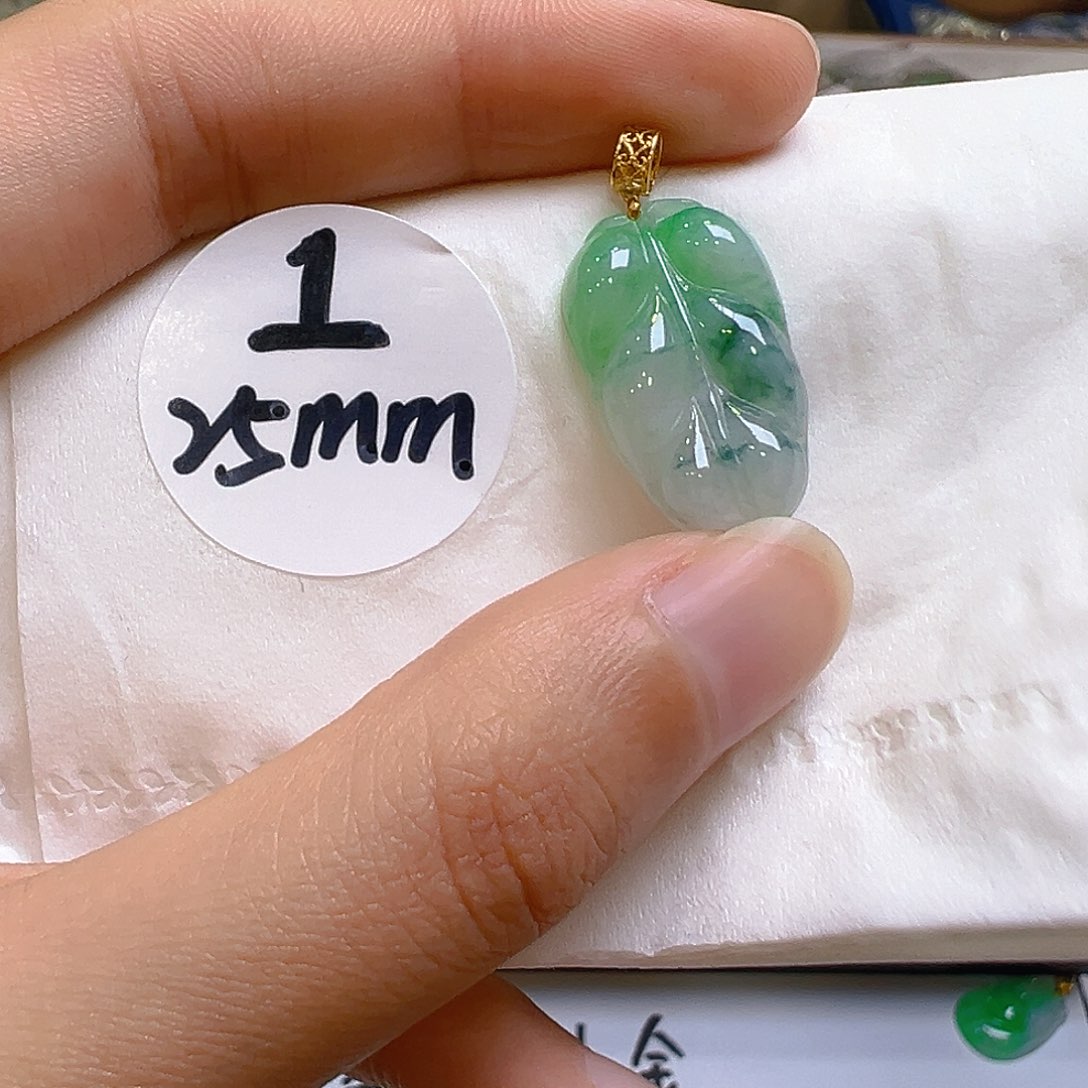 翡翠18K金镶嵌颈饰翡翠