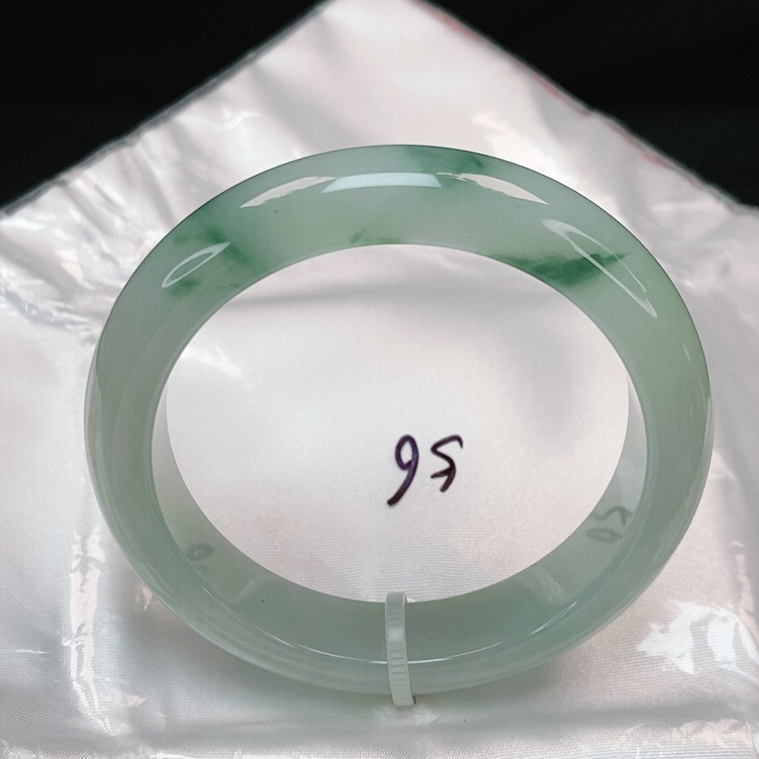 翡翠手镯未镶嵌正圈