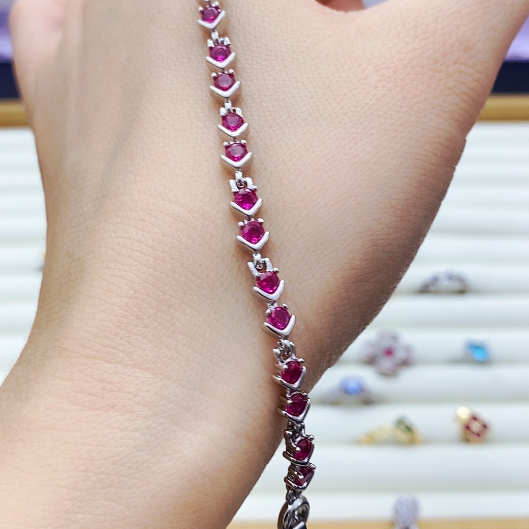 未镶嵌手链红宝石