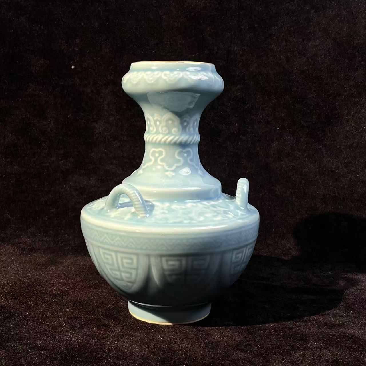 民国蓝釉双耳赏瓶