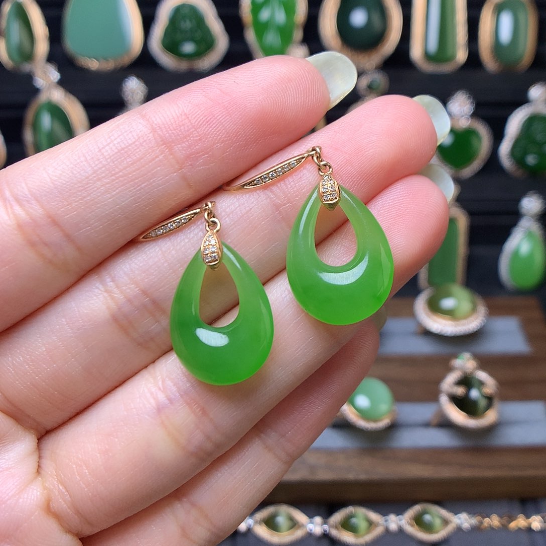 和田玉首饰18K金镶嵌