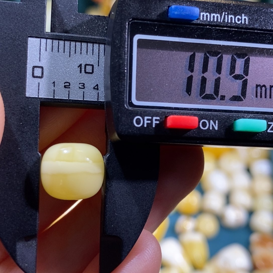 蜜蜡裸石未镶嵌配饰